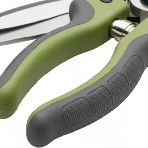 Eine Makroaufnahme der ergonomischen Griffe einer modernen Gartenschere, die das weiche Griffmaterial und die bequeme Form zeigt.