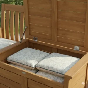Blick in den Stauraum der gartenbank mit aufbewahrung test Modelle, ausreichend Platz für Polster